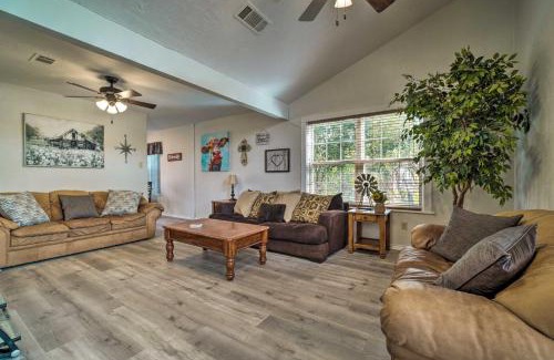 Villa West House | Bright College Station Abode 3 Mi to Kyle Field