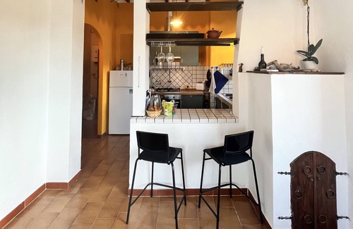 Piombino Apartment | Bright & Colourful Flat only 5 minutes from the sea