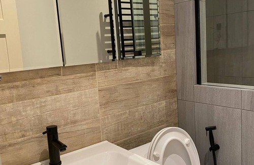Sheepshead Bay Apartment | Bright comfortable room + bathroom in Brooklyn