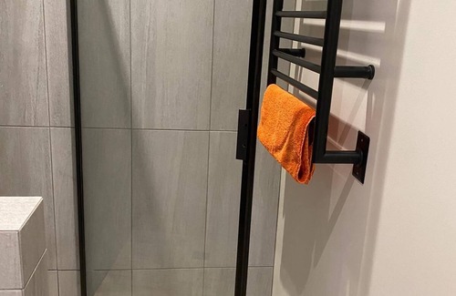 Sheepshead Bay Apartment | Bright comfortable room + bathroom in Brooklyn
