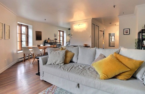 Old Quebec House | Bright condo with parking and view of Gare du Palais