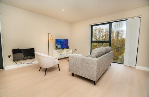 Bloxwich Apartment | Bright & Contemporary 2 Bed Flat in Birmingham