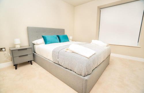 Bloxwich Apartment | Bright & Contemporary 2 Bed Flat in Birmingham