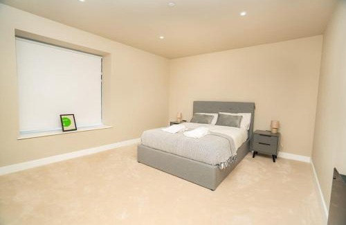 Bloxwich Apartment | Bright & Contemporary 2 Bed Flat in Birmingham
