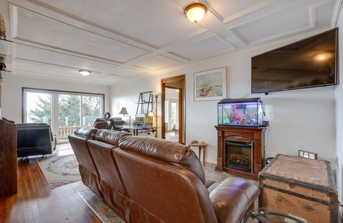 Coos Bay House | Bright Coos Bay Getaway: Water Views, Garden!