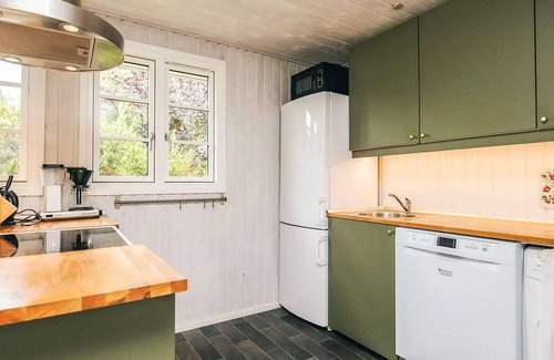 Hou House | Bright Cottage by the Lagoon-By Traum