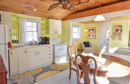 North Eastham House | Bright Cottage Close to Bayside Beaches