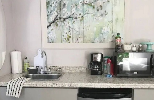Olympia House | Bright & Cozy 1 Bedroom Suite Near D/T Olympia.