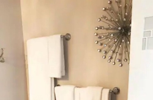 Olympia House | Bright & Cozy 1 Bedroom Suite Near D/T Olympia.