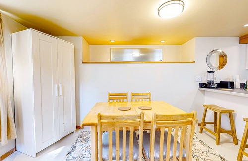 Alameda Apartment | Bright & cozy Alameda apartment in central location with washer/dryer - dogs OK