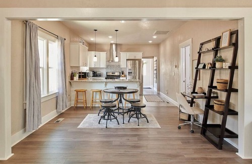 Tower District House | Bright & Cozy Best Tower District Location
