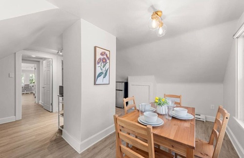 Cleveland Apartment | Bright & Cozy Loft | Free Parking |near CLE Clinic
