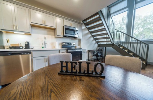 Downtown Louisville Apartment | Bright & Cozy Loft w/Free Parking | Downtown