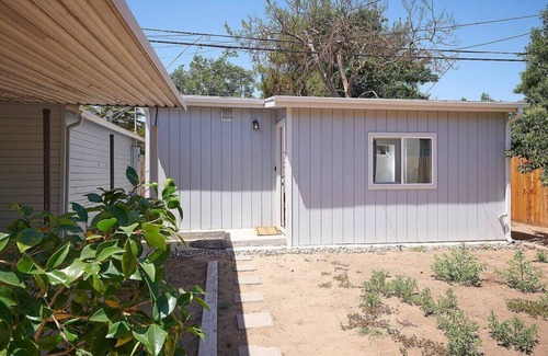 Tower District House | Bright & Cozy Studio Best Tower District Location