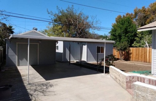 Tower District House | Bright & Cozy Studio Best Tower District Location