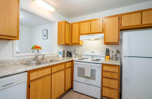 Durham Apartment | Bright Durham 1BR with Parking