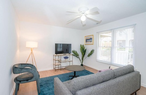 Durham Apartment | Bright Durham 1BR with Parking
