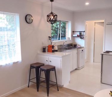 Mount Eden Apartment | Bright Eden Park two bed townhouse private parking
