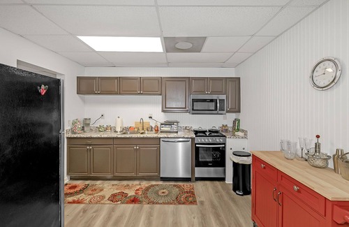 North Decatur House | Bright & Efficient Apartment for Extended Stays!