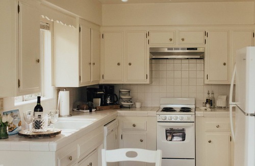 Greenacres Apartment | Bright Elegant Apartment with Private Garden Patio