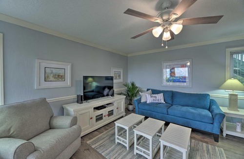 Emerald Isle Apartment | Bright Emerald Isle Condo with Private Beach Access!