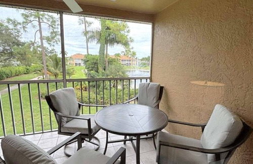 Crown Pointe Condo | Bright end-unit 3BR w/vaulted ceilings near beach