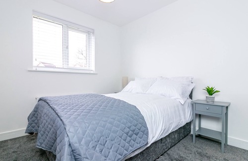 Stevenage House | Bright Family House in Stevenage - Pastures Lodge