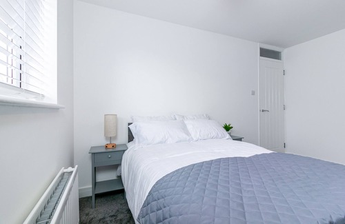 Stevenage House | Bright Family House in Stevenage - Pastures Lodge