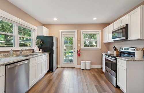 North Charleston House | Bright, Family-friendly Home w/Big Backyard, Very Walkable