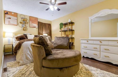 Fayetteville House | Bright Fayetteville Vacation Home with Fireplace!