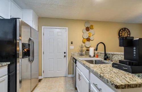 Fayetteville House | Bright Fayetteville Vacation Home with Fireplace!
