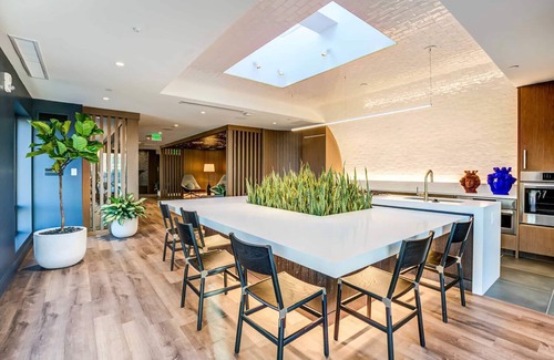 Fenway–Kenmore Apartment | Bright Fenway Studio w/W/D, Roof & Gym, nr Fenway Park, by Blueground