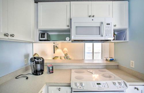 Fernandina Beach House | Bright Fernandina Beach Townhome Walk to Ocean!