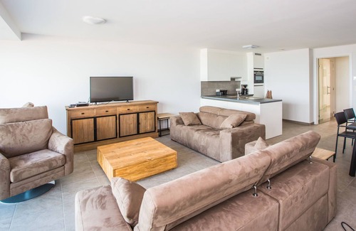 Westende Apartment | Bright Flat w/Ocean Views