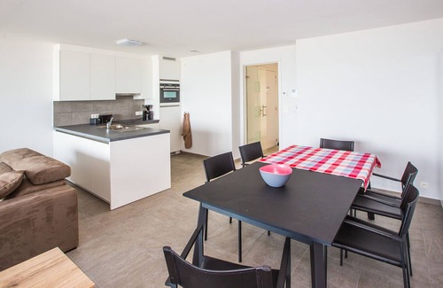 Westende Apartment | Bright Flat w/Ocean Views