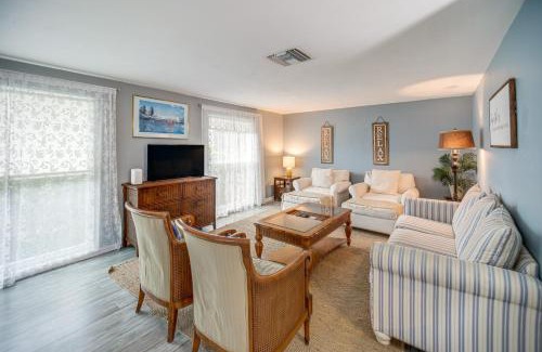 Biggar House | Bright Fort Myers Home with Pool - 9 Mi to Beach!