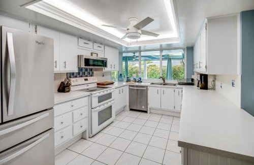 Biggar House | Bright Fort Myers Home with Pool - 9 Mi to Beach!