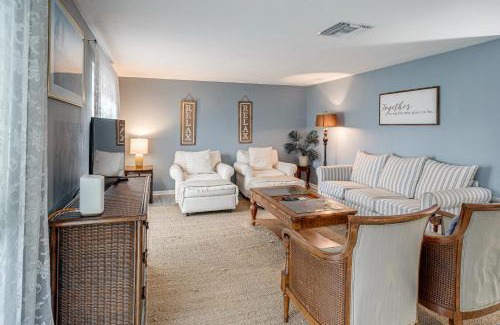 Biggar House | Bright Fort Myers Home with Pool - 9 Mi to Beach!