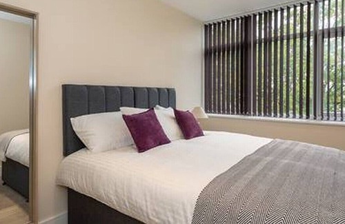 Horsham Apartment | Bright & Fresh APT Close To Town Centre &Train Station