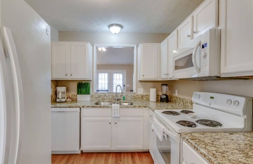 Hope Gardens House | Bright & Fresh - Large Backyard - Mins to Broadway