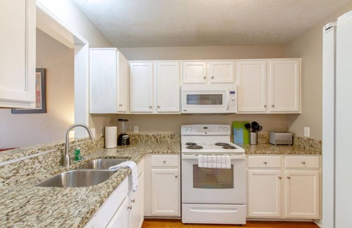 Hope Gardens House | Bright & Fresh - Large Backyard - Mins to Broadway