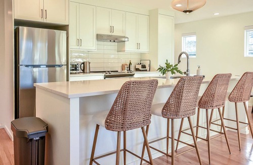 Brentwood-Darlington House | Bright, freshly renovated 2 bedroom, 2 bath house in SE nPortland, with AC.