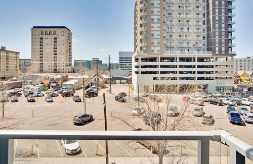 Golden Triangle Apartment | Bright Golden Triangle 1BR w/ Gym & Pool nr Art Museum, by Blueground