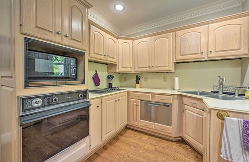 Greensboro House | Bright Greensboro Escape ~ 1 Mi to Downtown