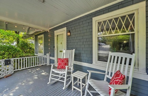 Greensboro House | Bright Greensboro Escape about 1 Mi to Downtown