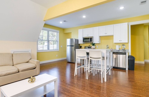 Wade Hampton Apartment | Bright Greenville Apt w/ Balcony, Near Downtown!