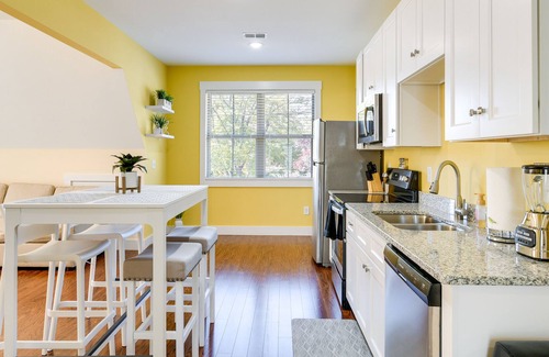 Wade Hampton Apartment | Bright Greenville Apt w/ Balcony, Near Downtown!