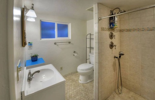 Tucson House | Bright guest-house with loft.