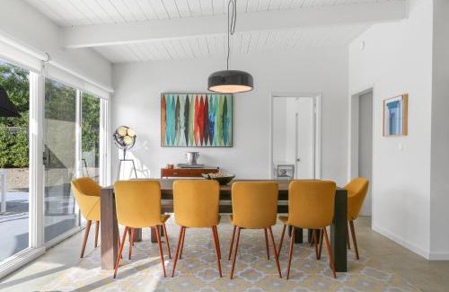 Racquet Club Estates House | Bright & Harmonious Oasis