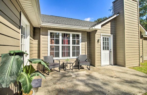 Hinesville House | Bright Hinesville Home with Yard Pet Friendly!